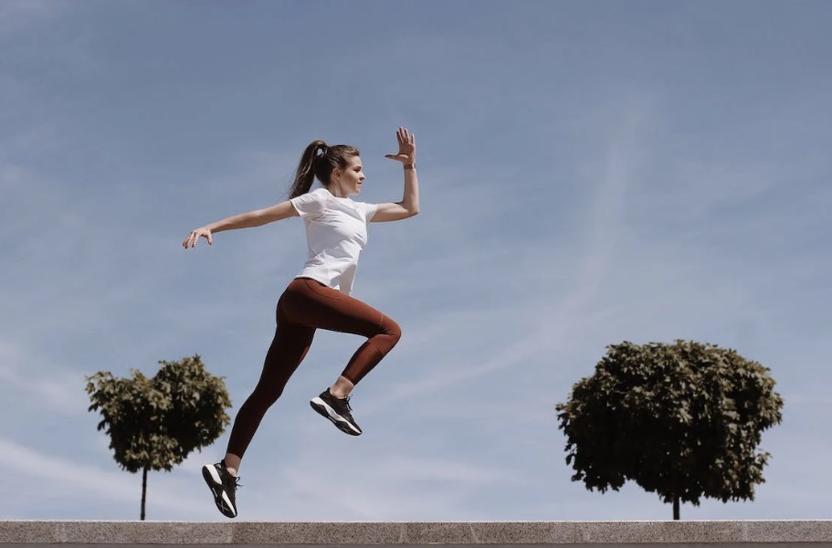 Pourquoi courir lentement est mieux que marcher vite pour accélérer votre métabolisme