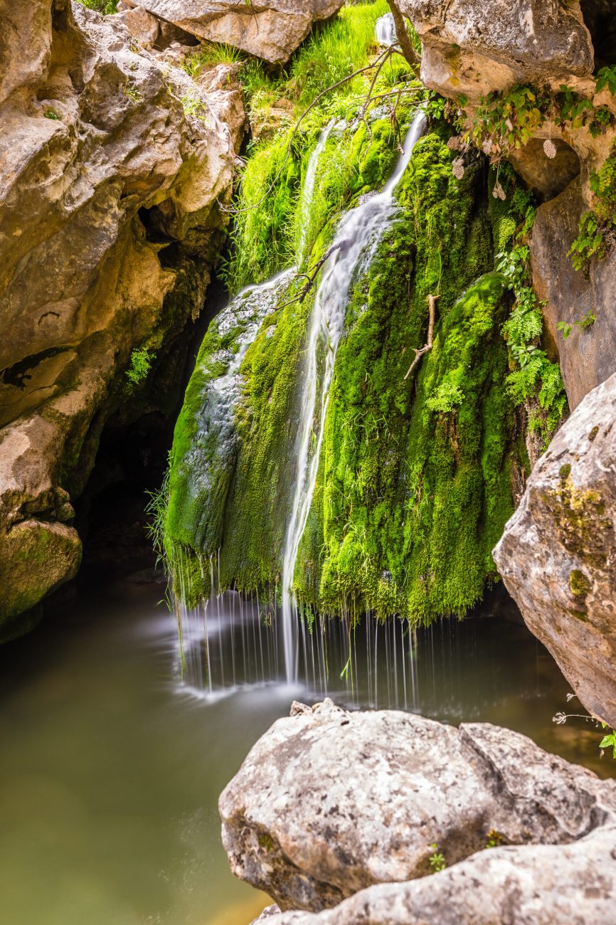 La plus belle route d'Espagne avec cascades et moulin médiéval se trouve en Andalousie