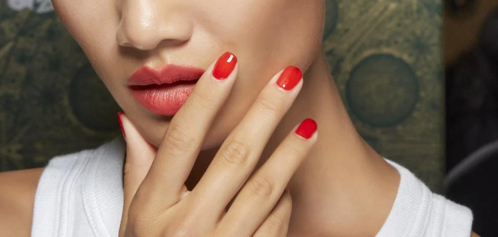 Le vernis qui tient 15 jours sans lampe : un vernis effet gel très longue durée
