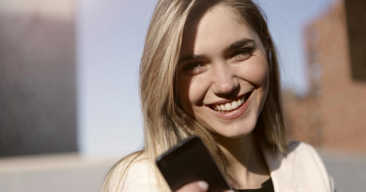 Les risques de blanchir ses dents avec un kit maison