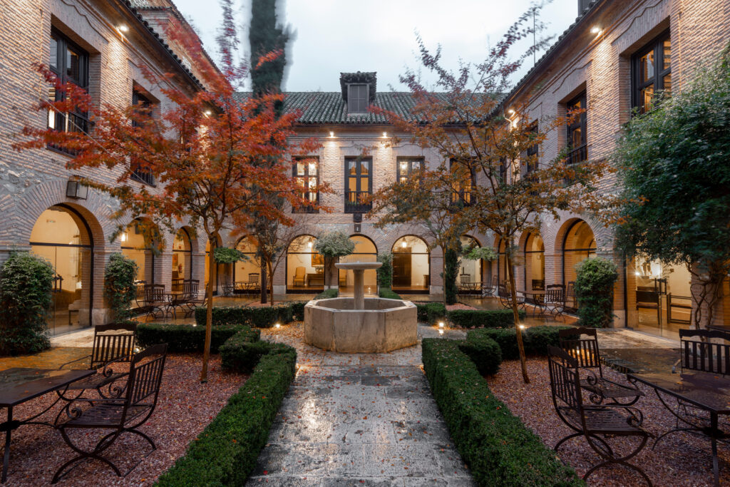 C’est le Parador préféré des madrilènes, caché dans un monastère