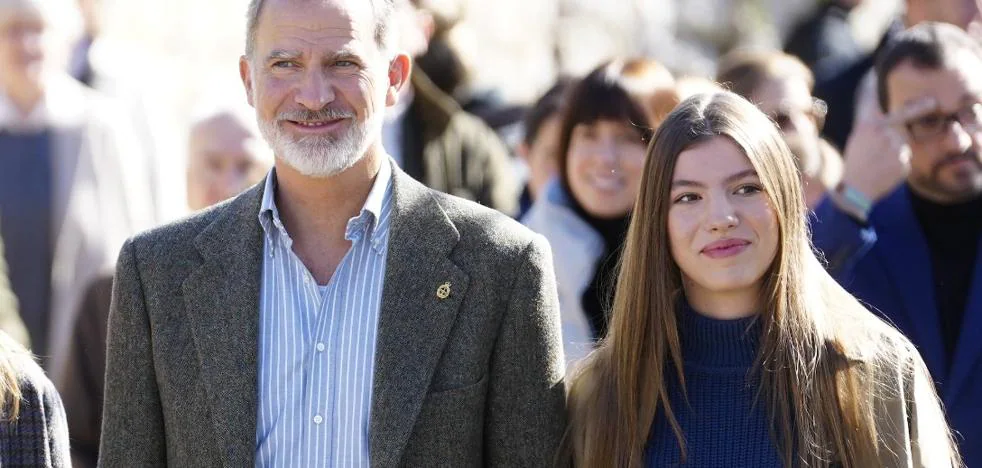 Infanta Sofía s’inspire du look de sa sœur avec ce trench-coat