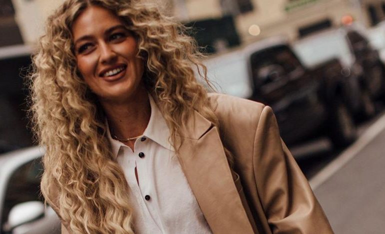 Bubble Perm: la tendance des cheveux bouclés des années 80 que Carrie Bradshaw a apporté