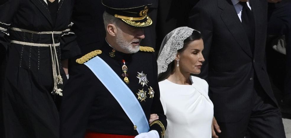 La reine Letizia exerce son “privilège blanc” à la masse de départ du pape Leo XIV