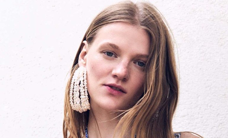 Les nouveautés de Sfera de la semaine apportent une collection décontractée pleine de robes, de jupes et de hauts pour l’été