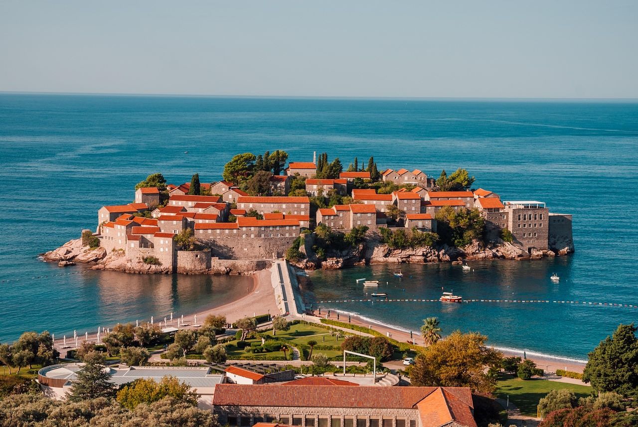 Sveti Stefan, de la ville fortifiée à un hôtel de luxe pour disparaître