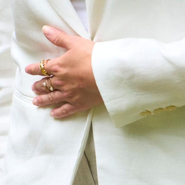 Princesse Leonor avec une bague de crocodile.