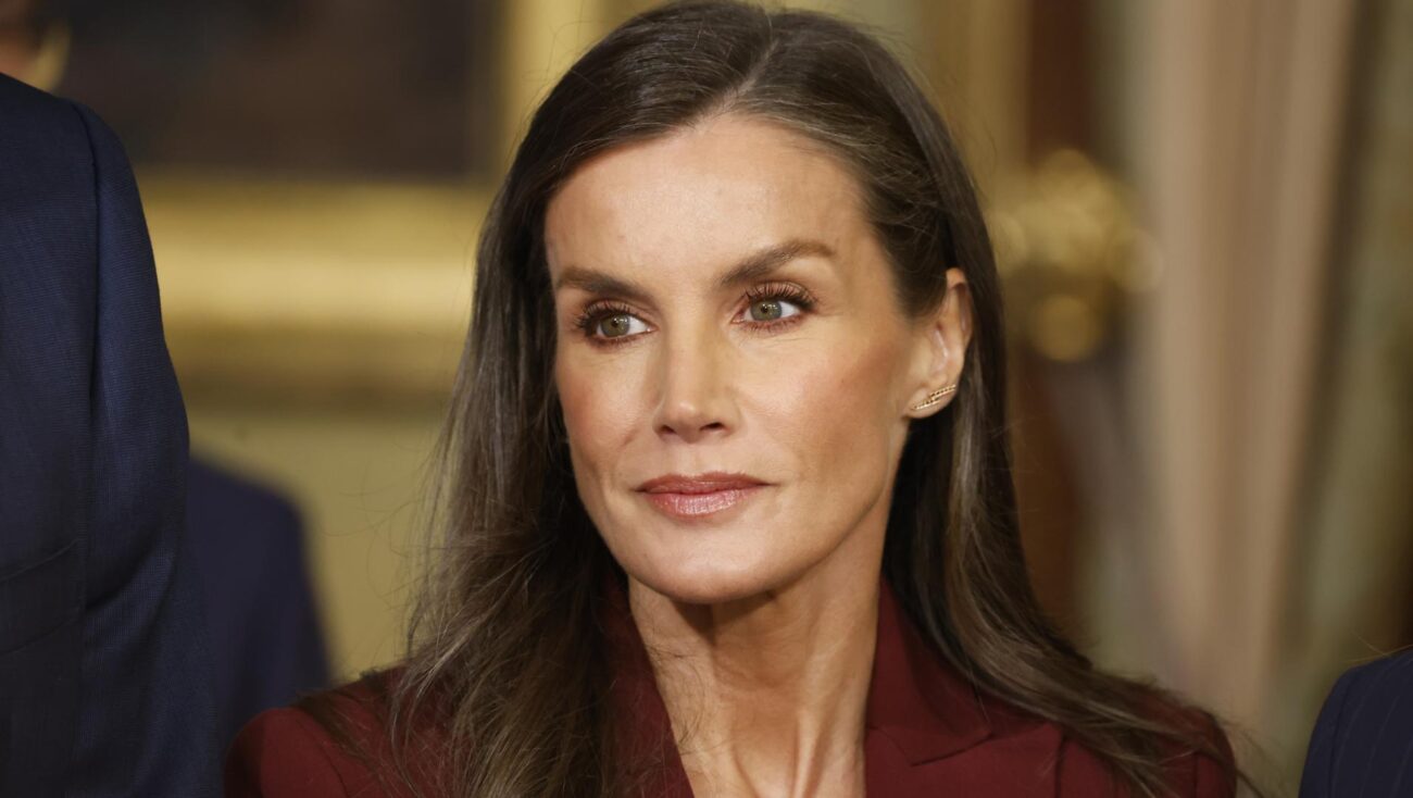 L’aspect Made in Espagne de la reine Letizia à Navarra: costume que fait Tipazo