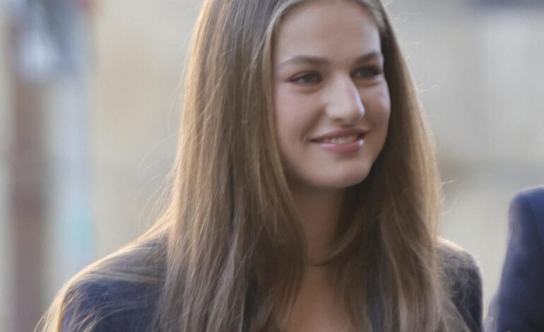 Le look de Leonor à Navarra en tant que princesse de Viana est une vente sur le site Web de Hugo Boss