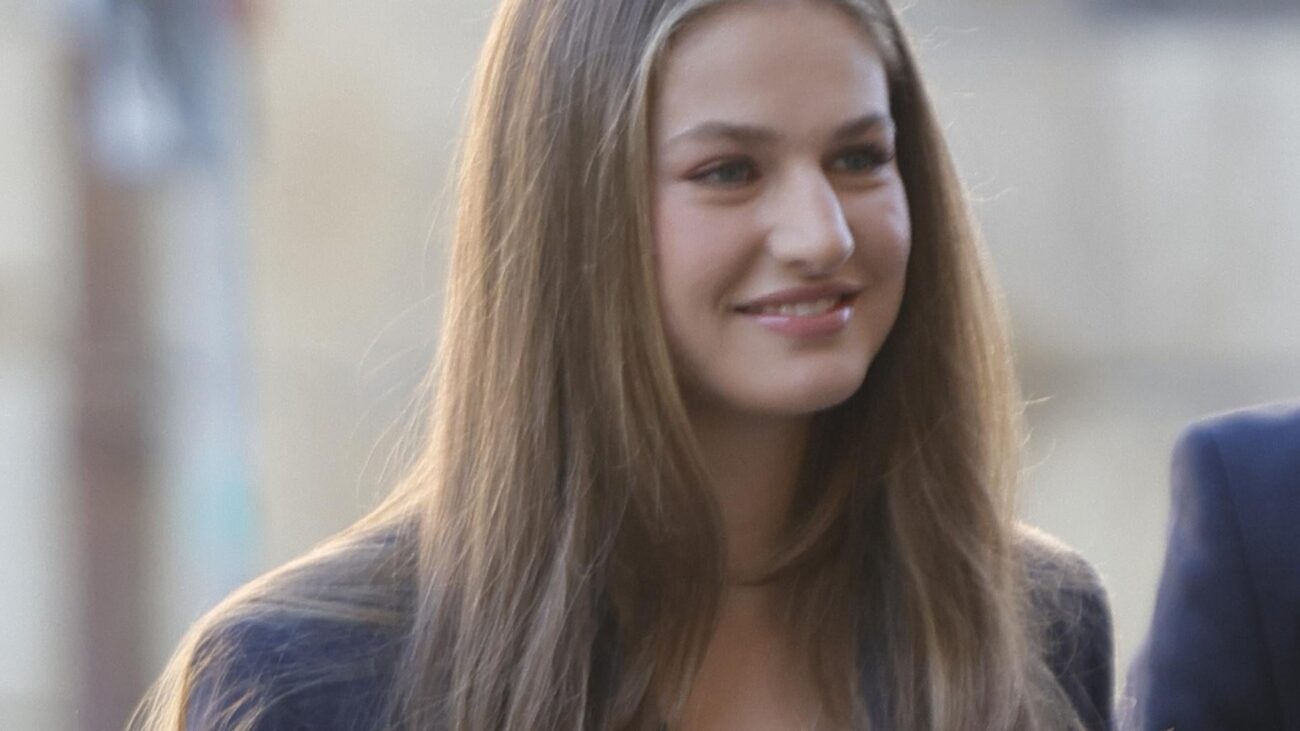 Le look de Leonor à Navarra en tant que princesse de Viana est une vente sur le site Web de Hugo Boss