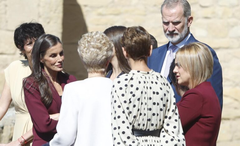 L’anecdote la plus drôle de la reine de Navarra: elle semble déguisée en délégué gouvernemental