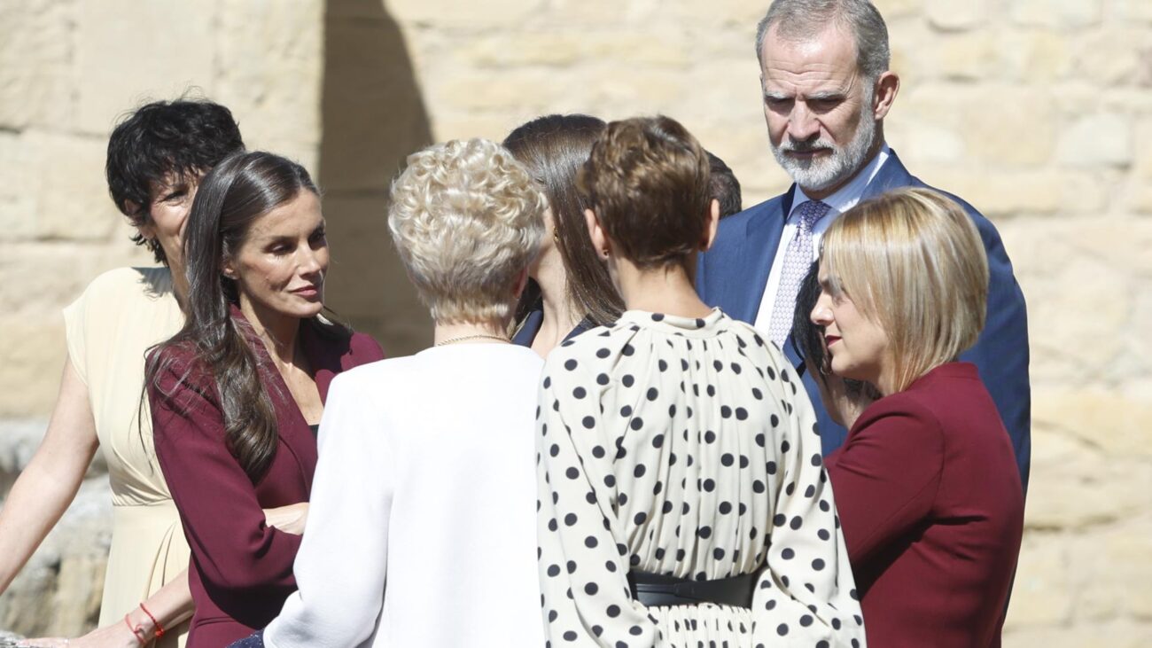 L’anecdote la plus drôle de la reine de Navarra: elle semble déguisée en délégué gouvernemental