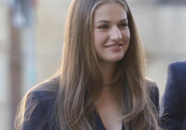 Leonor se présente en tant que princesse de Viana à Navarra avec un costume de veste à rayures diplomatiques de l'entreprise préférée de Letizia