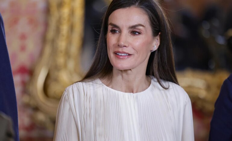 Pourquoi la reine Letizia ne se rend pas à Paris : encore un voyage en solo pour le roi
