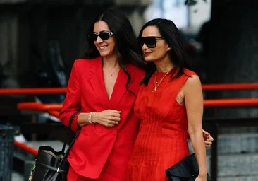 Invités en rouge : la couleur emblématique de Valentino qui renouvelle la tendance en 2026