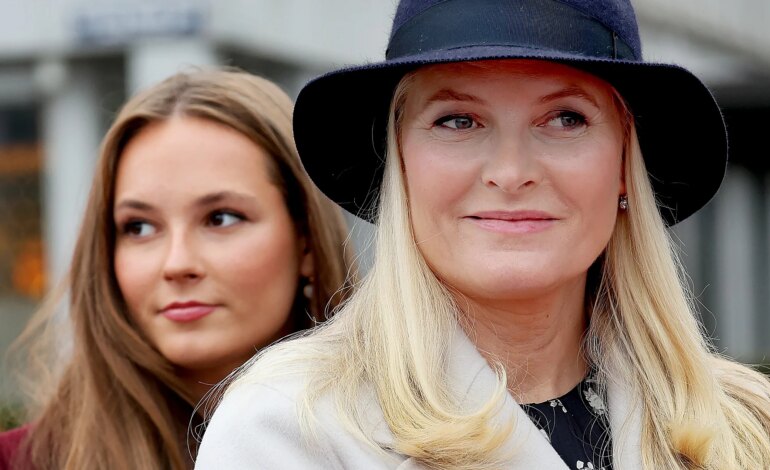 Mette-Marit dans les cordes : la photo qui pourrait lui coûter le trône norvégien