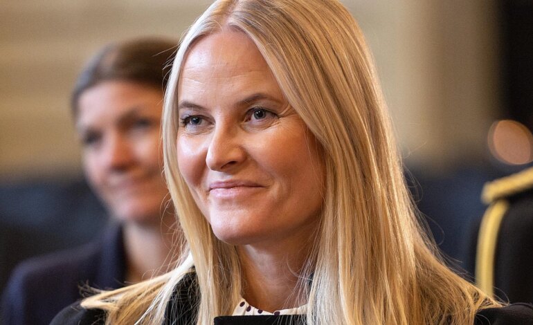 Mette-Marit dans les cordes : elle a menti pour rendre visite à Epstein à New York