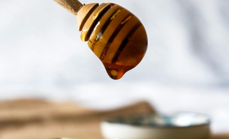 Sucrer le yaourt avec du miel au lieu du sucre réduit l’inflammation