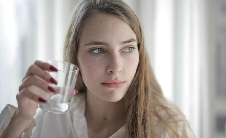 Voici comment boire l’eau du robinet affecte le microbiote intestinal