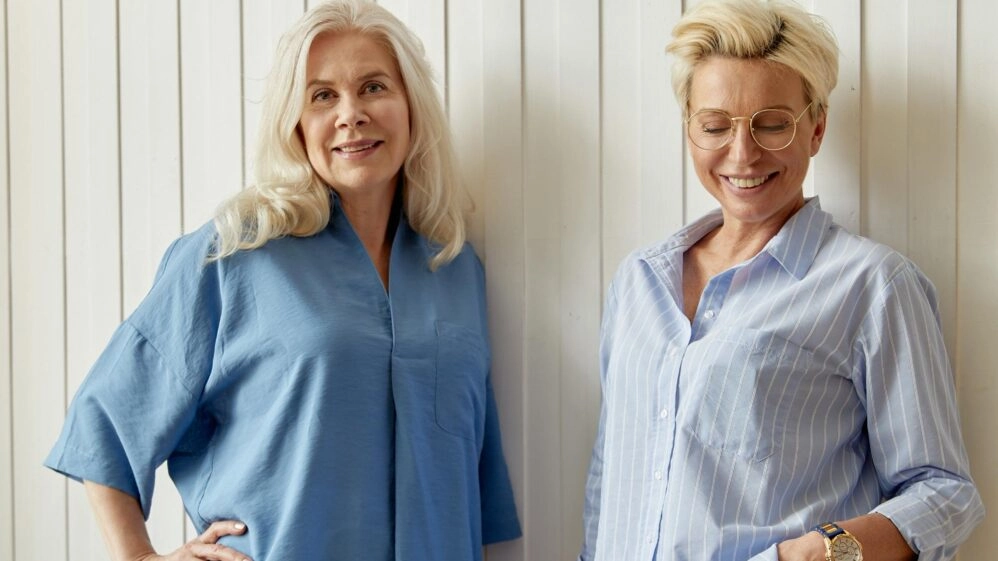 doutes-hormonothérapie Deux femmes parlent de l'hormonothérapie pendant la ménopause