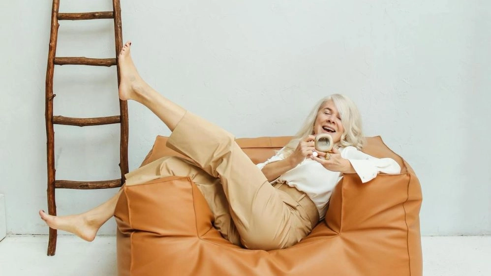 bouffées de chaleur de la ménopause Femme d'âge moyen qui a réussi à mieux dormir pendant la ménopause