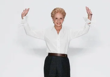 La chemise pour homme comme symbole du pouvoir féminin : pourquoi elle continue d'être le geste favori du luxe selon Carolina Herrera