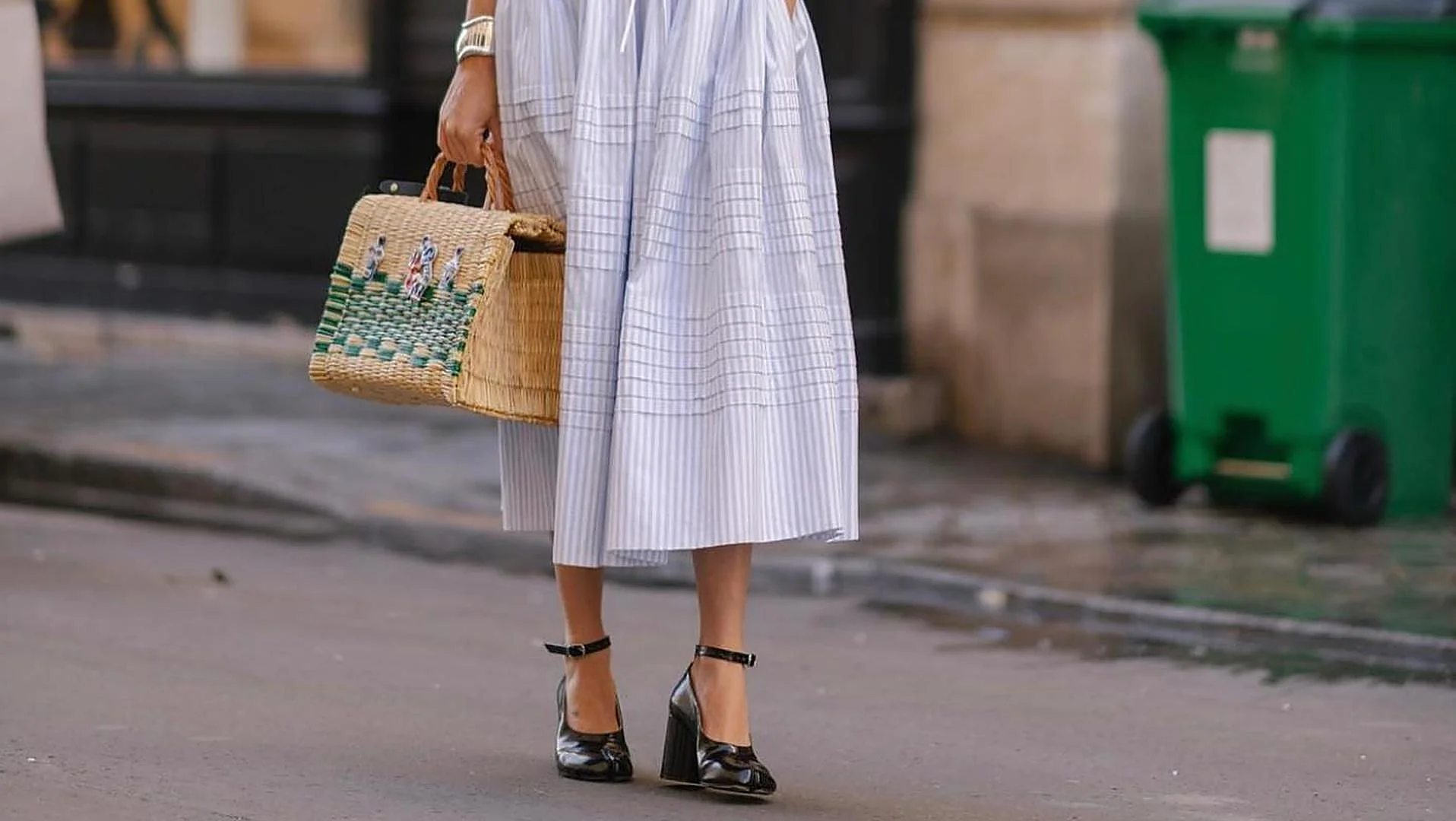 D’un symbole portugais à une nouveauté Carolina Herrera : le panier fait main qui déferle désormais sur les marques de luxe