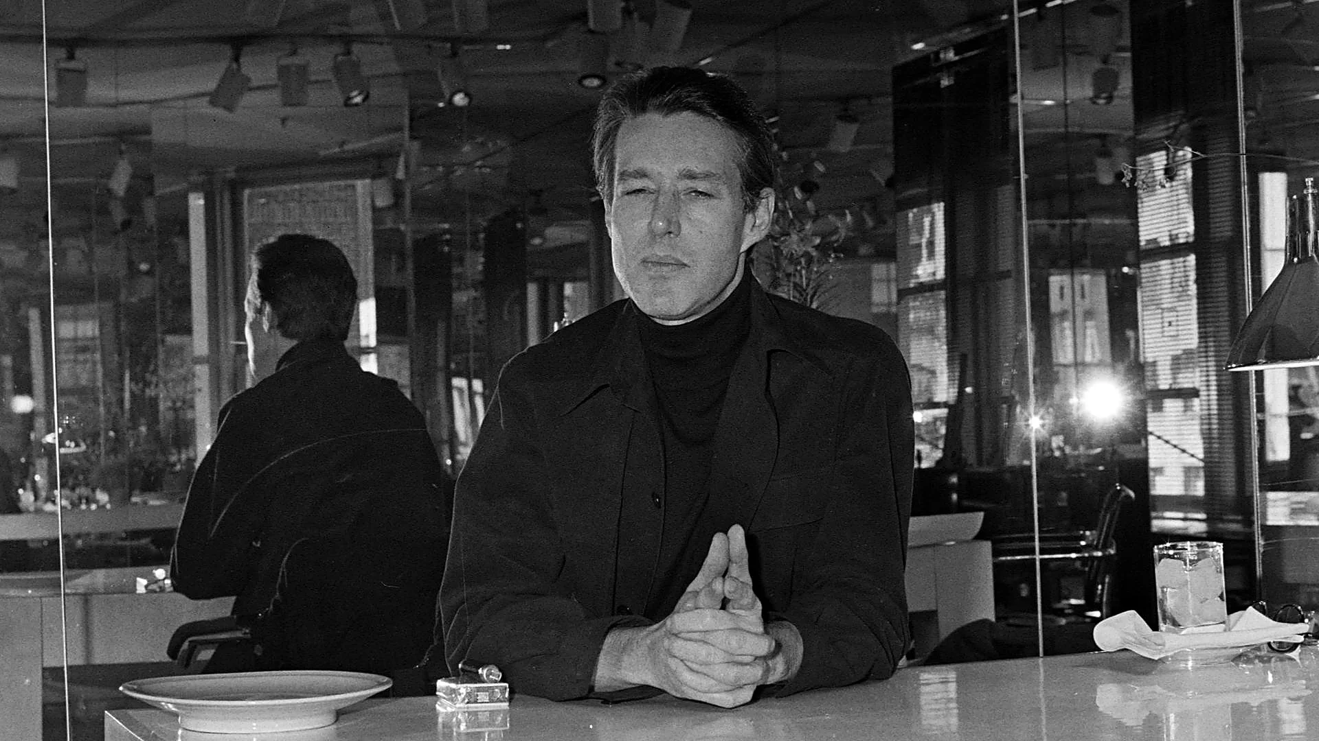 Qui était Roy Halston, le créateur des stars que l’histoire de la mode a oublié
