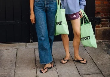 Pourquoi les tongs sont les chaussures les plus importantes du moment : des chaussures populaires à l'icône de l'été
