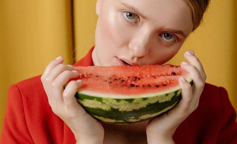Violeta Kushkyan, nutritionniste : « Les fruits de juillet associent l'eau à des minéraux essentiels que l'eau seule ne peut apporter »