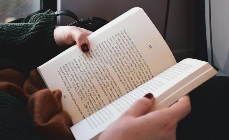 Les meilleurs livres à lire sur un long vol : des romans qui vous accrochent dès la première page