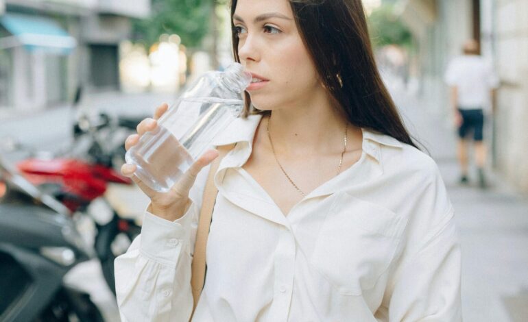 Boire peu d’eau déclenche le cortisol et augmente le niveau de stress