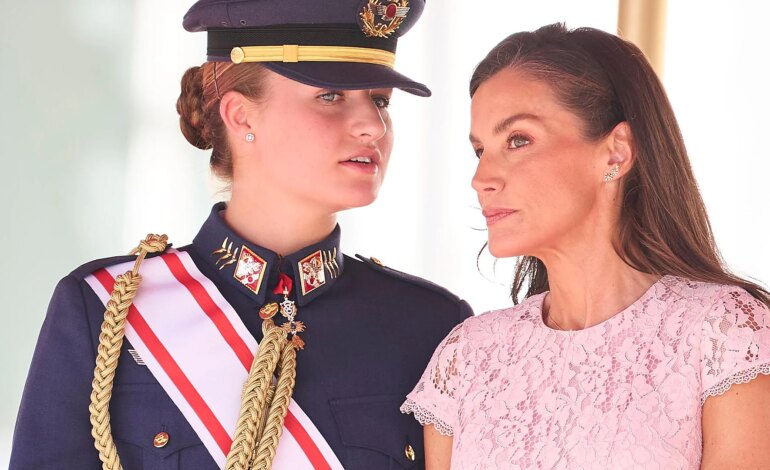 La psychologue Marta Freire analyse l’image publique de la famille royale : « Letizia transmet une présence active, décisive et initiative. Léonor, sereine et prudente
