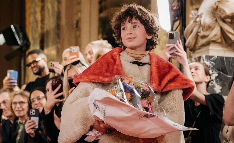 L'histoire de Max Alexander, le créateur de 9 ans qui a marqué l'histoire de la Fashion Week de Paris