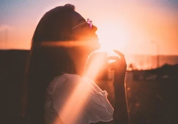 Le rituel beauté en trois étapes pour nettoyer, nourrir et illuminer votre peau avec l'éclipse