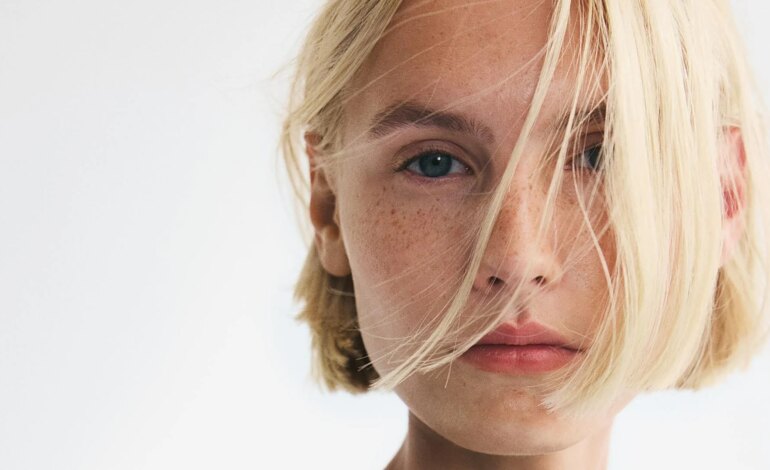 Pourquoi Héctor Núñez (Cosmeticocrítico) recommande la glycérine : « elle est aussi efficace que l’acide hyaluronique pour hydrater la peau »