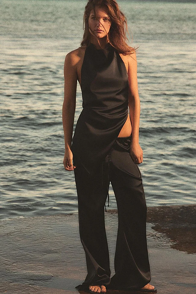 Pantalon noir Zara (25,99 euros)
