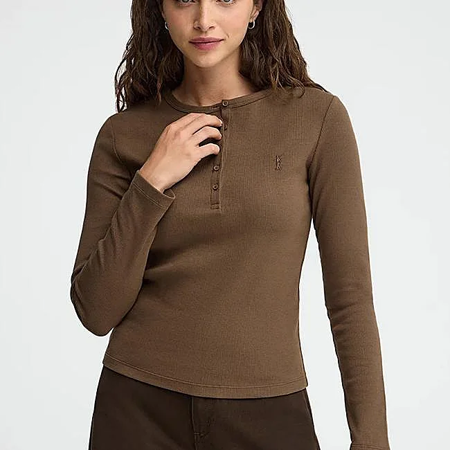 T-shirt marron Polo Club, 29,95 euros.