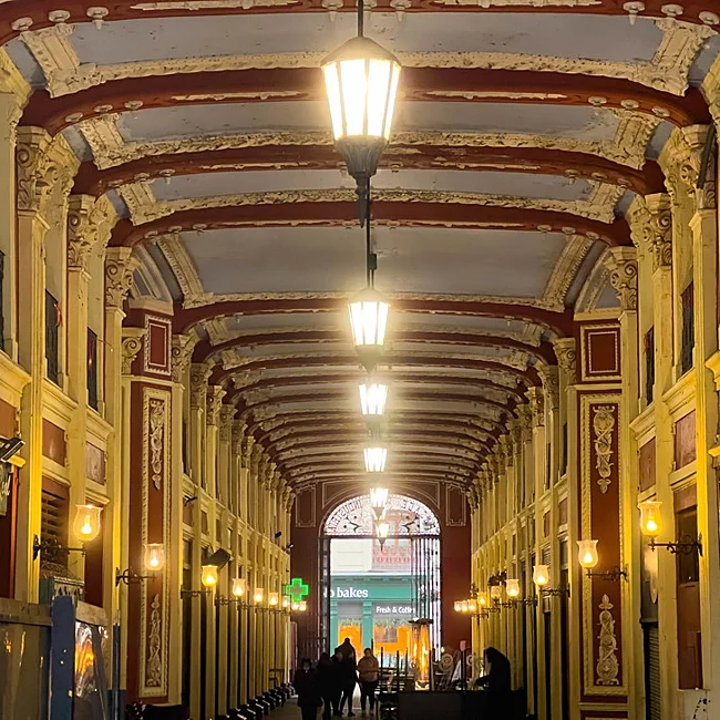 Le Passage Cyclone de Saragosse rappelle le glamour du XIXe siècle.