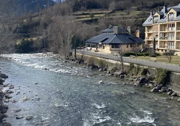 Le village méconnu des Pyrénées aragonaises qui semble tout droit sorti d'une histoire : rues pavées, cascade et vue sur les montagnes