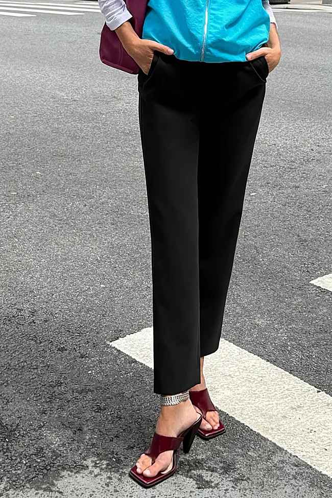 Pantalon noir Zara (29,99 euros)