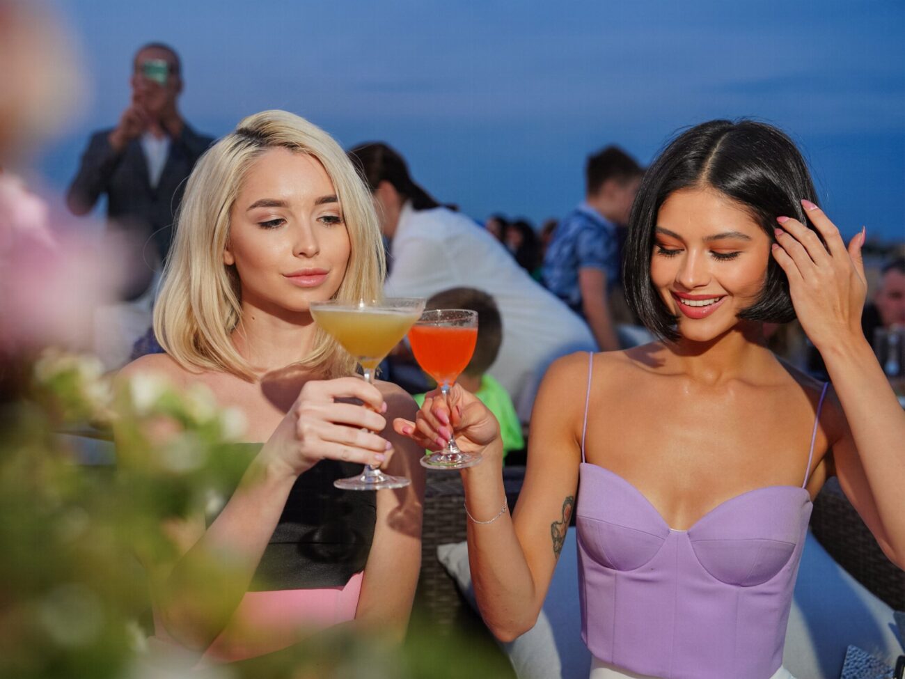 Boire de l’alcool augmente le risque de déshydratation en été
