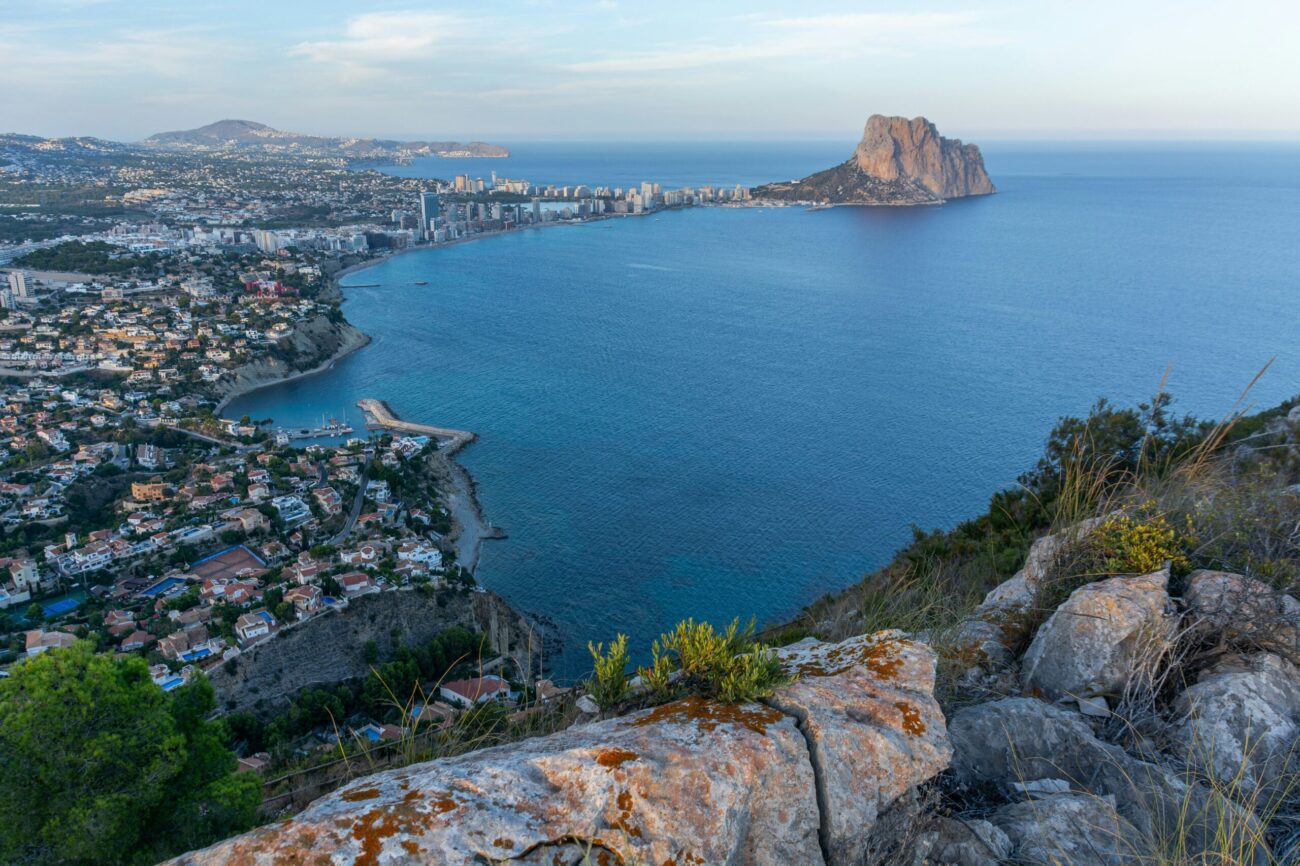 Calpe, bien plus que des plages : l’escapade méditerranéenne à la mode