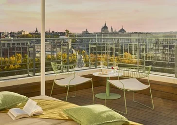 Cocktails, belles vues et sensibilisation : les meilleurs hôtels pour observer l'éclipse solaire dans toute l'Espagne
