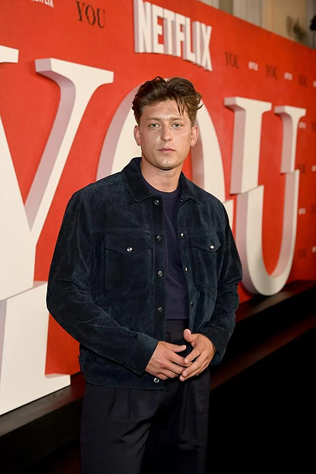 Tom Francis au photocall de la série You.