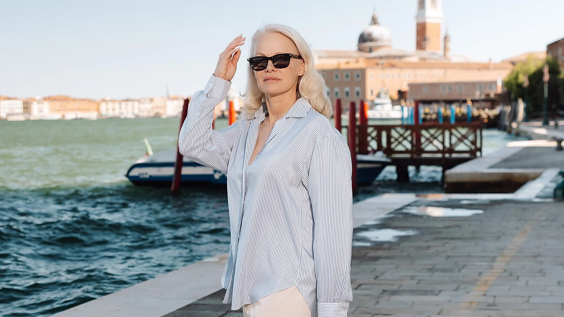 Pamela Anderson a le look de la mi-temps qu’on va copier