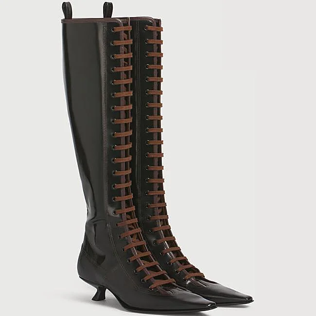 Bottines à lacets en cuir noir Marni, 1 650 euros.