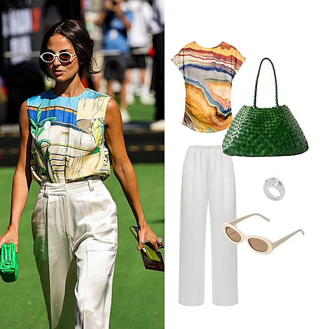 Carmen Montero avec un look blanc et un t-shirt imprimé.