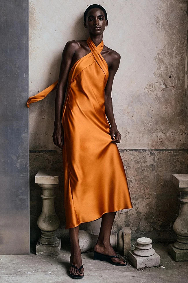 Robe midi Zara (39,99 euros)