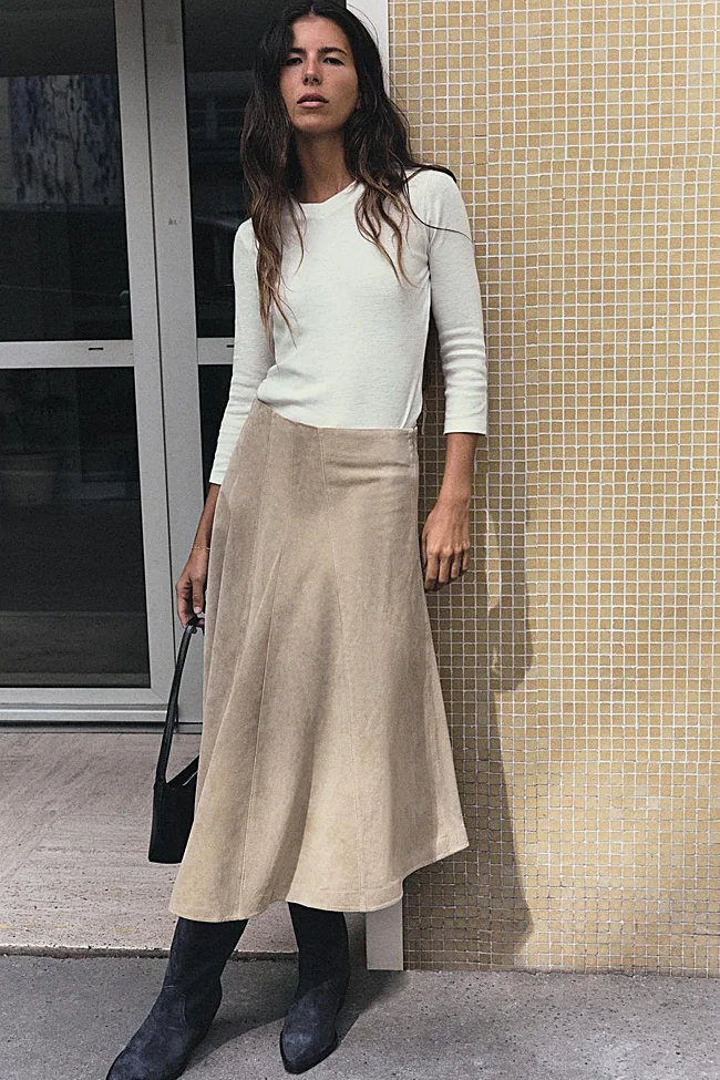 Jupe midi Zara (89,99 euros)